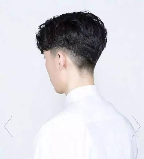 男生后面慢慢推高发型 男生后脑勺往上推发型