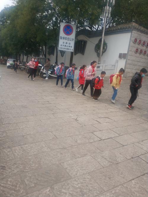 1~2020.10.30会泽县东风小学实习第三刊17级教育学(小学全科)一班邓男