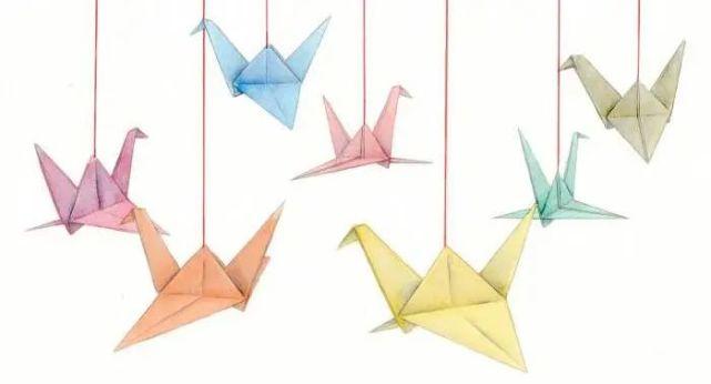 准备好正方形的纸,一起来折日式千纸鹤祈福吧