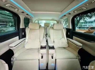 丰田威尔法的内饰