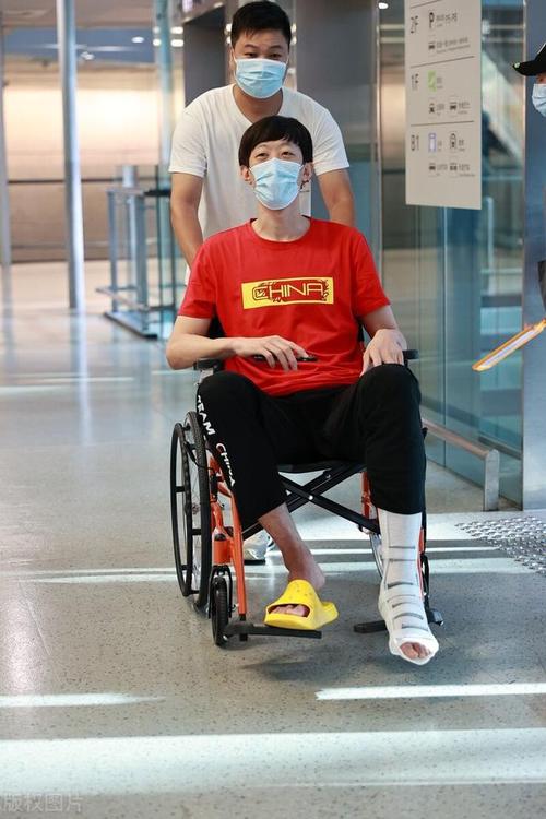 张国伟跳高界龙吸水被国家队开除退役后复出竟遇骨折