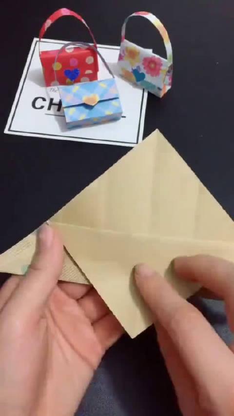 超可爱的折纸手提包包,买点好看的纸来试试吧!