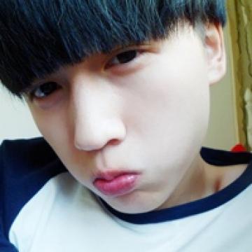 很酷很拽的qq帅气男生头像 我在笑你把别人所给当成理所当然