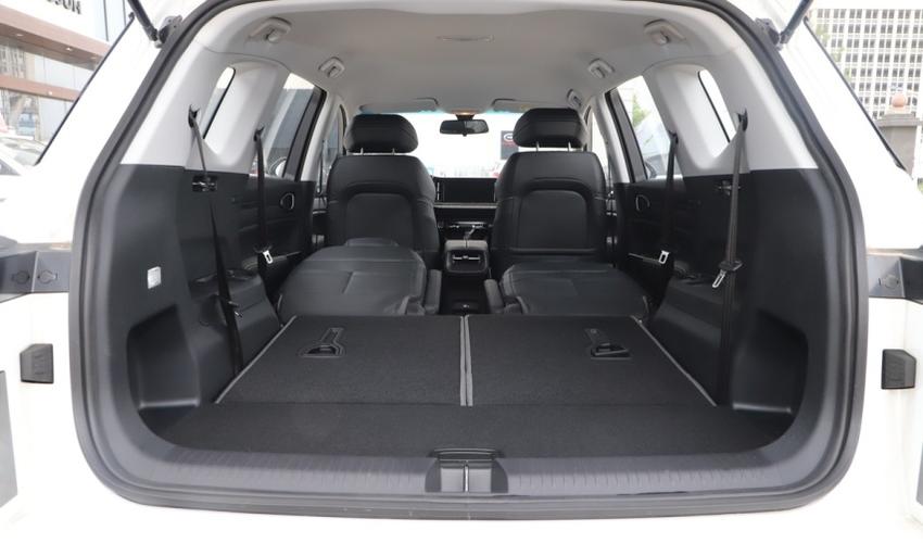 家用车还是六座实用,新宝骏rm-5科幻外观,被称作"四不像"