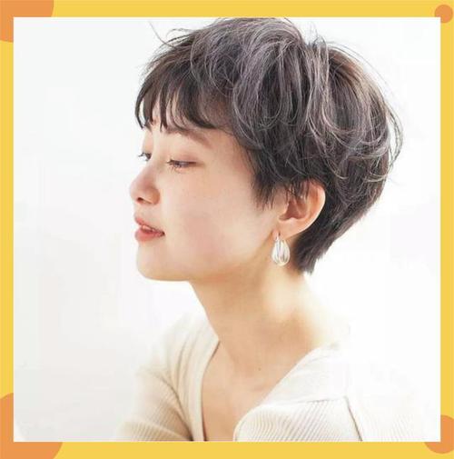 短发烫发老气?避开显老的四个雷区,照这八款短发烫减龄又时尚