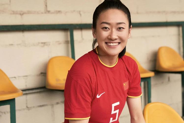 女足王霜吴海燕什么是快乐足球