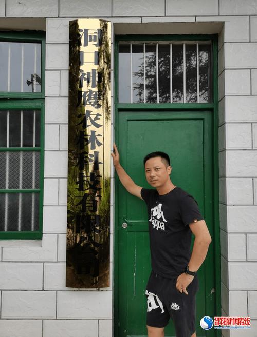 谢正强:"副团"军官转战"新农人" 助力乡村振兴_植保