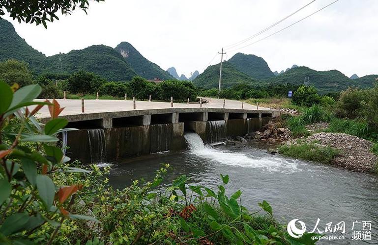 古皮寨村委过水桥堤.龙建泽摄