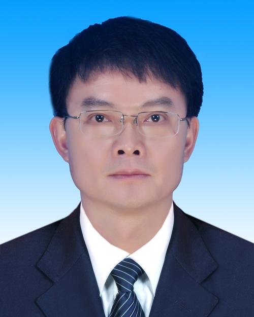  p>邓俊锋,男,苗族,贵州道真人,1974年11月出生,1993年8月参加工作