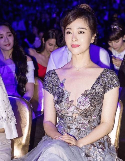 左小青造型分析