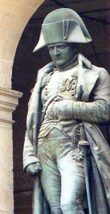 巴黎的一个著名军事历史博物馆,同时,也是法兰西第一帝国皇帝:拿破仑