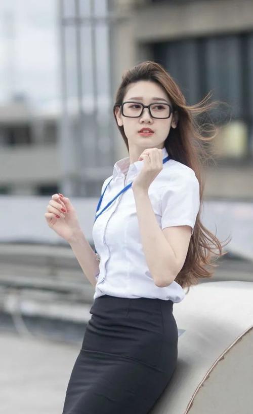 完美身材的白衬衫职业装美女,漂亮气质优雅更显魅力十足