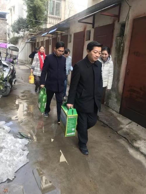 羊山新区总工会开展慰问困难职工活动
