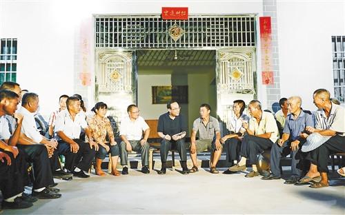 重庆市委书记孙政才夜访石柱县三河镇干部群众(图)