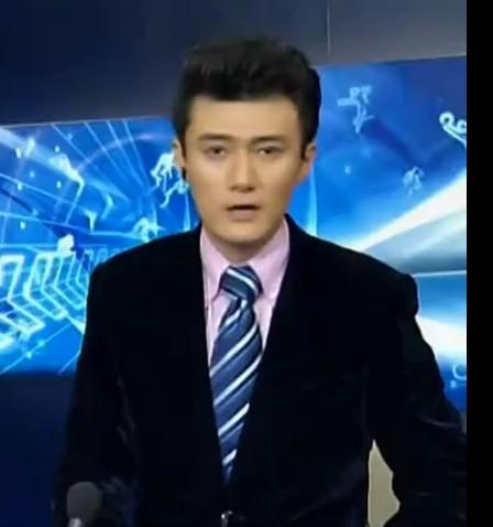 答:cctv5体育新闻主持人的名单:张斌沙桐宁欣袁文栋韩乔生孙正平甄诚