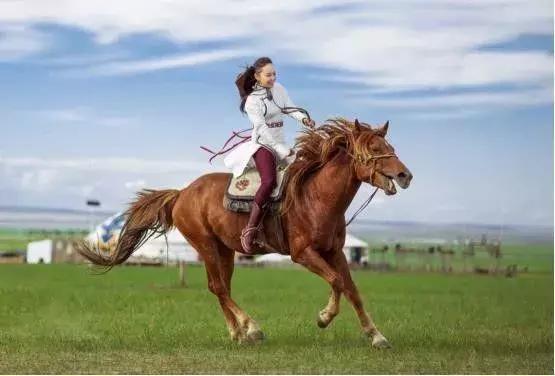 嘿!马上出发|请注意,她不只是音乐人,还是真正的蒙古族公主