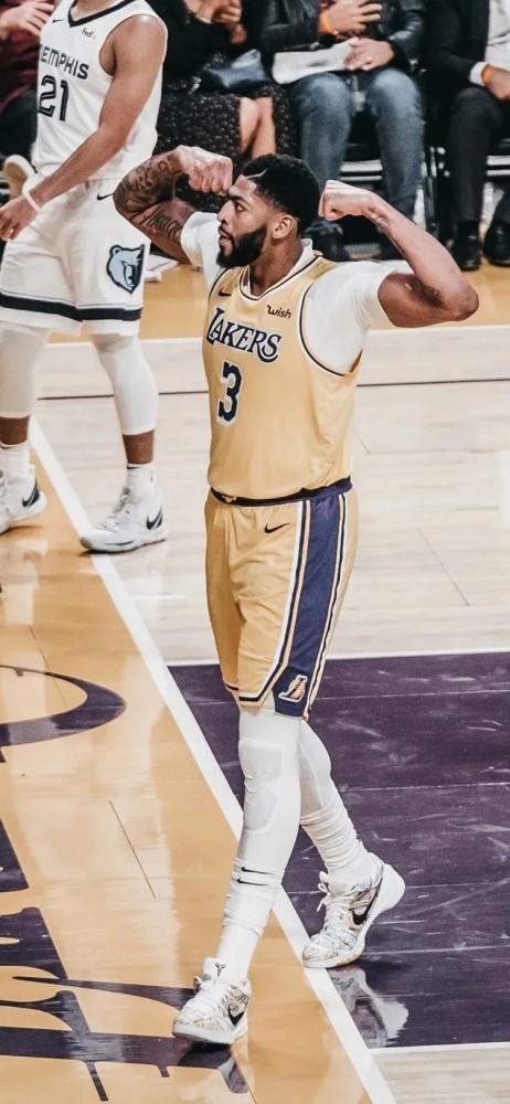 手机桌面壁纸——浓眉哥