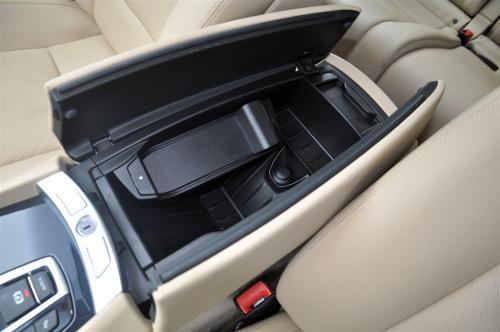 宝马730中央扶手箱怎么拆