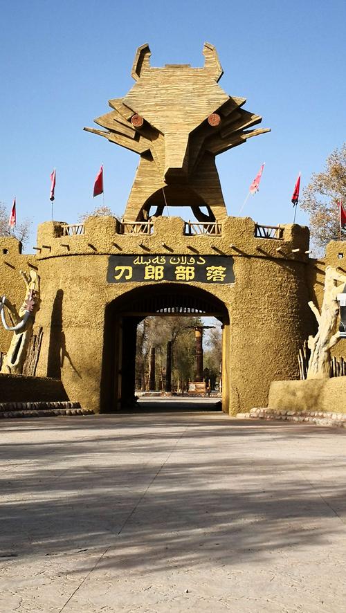 昨天,我们一行风尘仆仆走进了阿克苏地区阿瓦提县的刀郎部落民俗采风