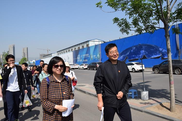 公司党委书记,总经理梁笑做了振奋人心的总结致词.