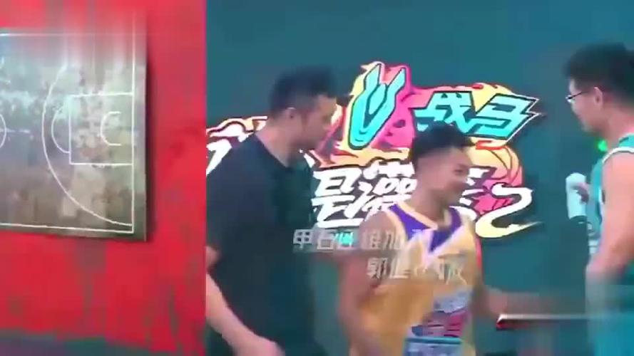 头盔哥留到最后没人选超沮丧,头盔哥:你看不上我我就