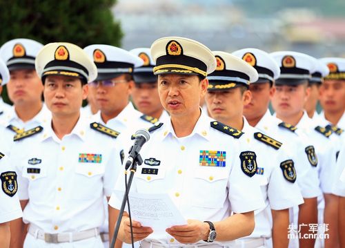 东海舰队百名官兵赴烈士陵园举行公祭活动