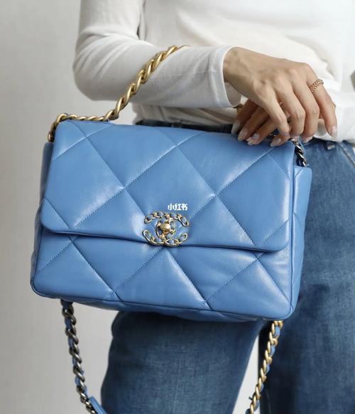 chanel 19bag 蓝色_夏天去哪玩_香奈儿怎么样_穿搭_时尚_箱包_单肩包