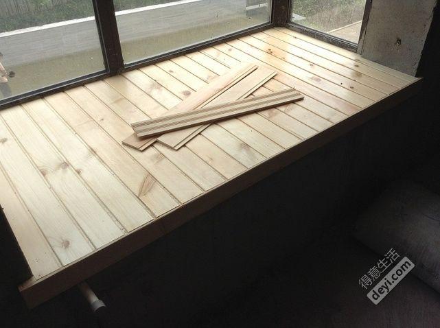 桑拿板,据说是什么松木的,铺上去漂亮极了,冬天也不会冷,孩子坐