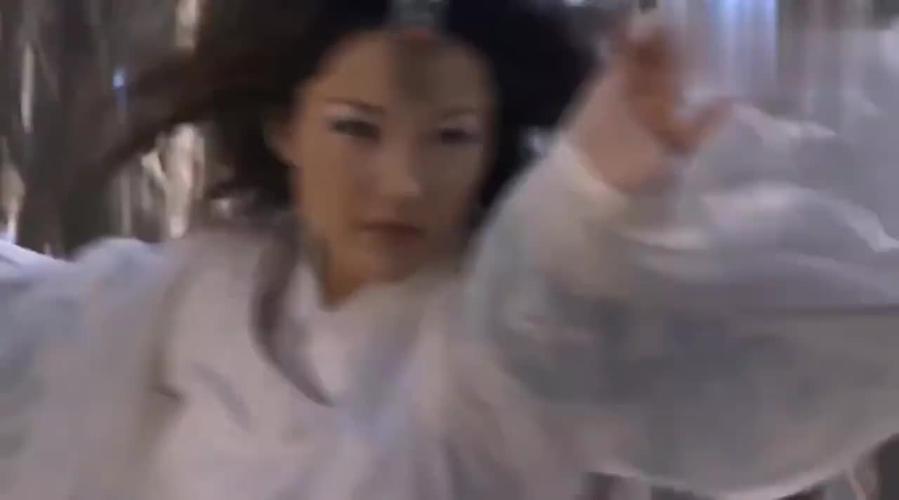 天山童姥不敌李秋水虚竹暴起北冥神功与之一敌