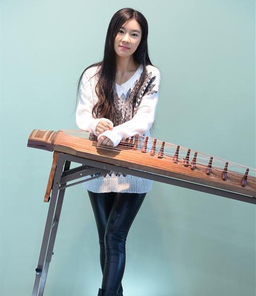 这位韩国女神居然用一把古筝噪翻了世界摇滚圈