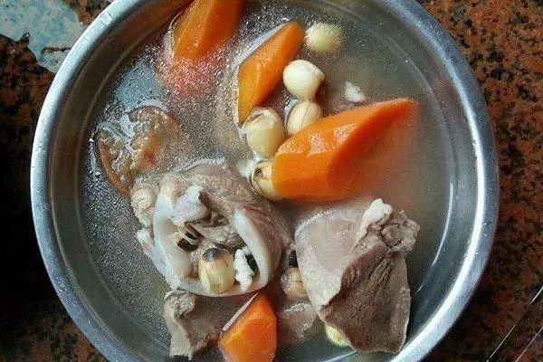 二,土茯苓煲龙骨汤