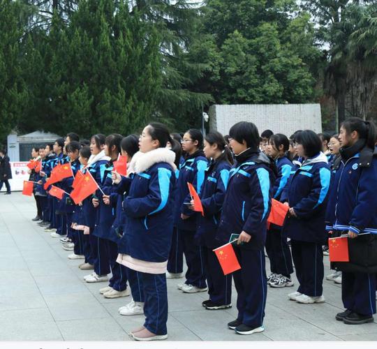 "薪火传承,一路向前"一一宏宇中学 1814班参加2020年首期新团员入团