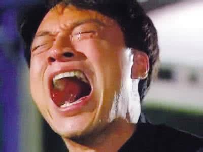 蔡少芬的哭戏像是女孩失恋后崩溃大哭,有委屈有绝望,坐在电影座上,一