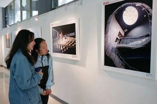 《新家园—2021北京电影学院怀柔校区掠影》摄影展正式开幕!
