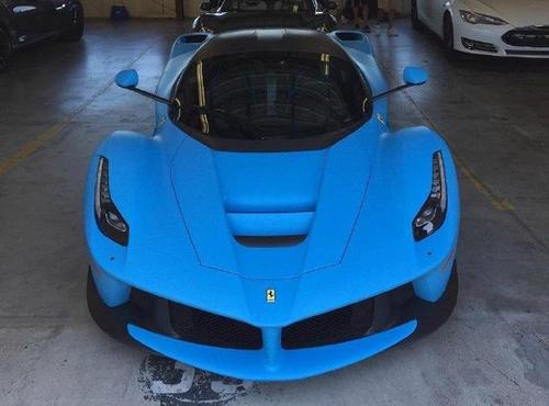 天蓝色的法拉利,这款颜色太美了