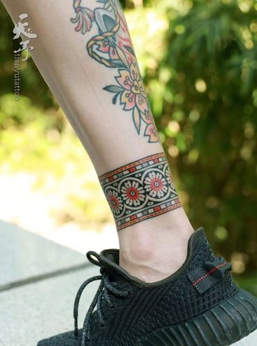 来自小姐姐的买家秀 天予刺青腿环作品