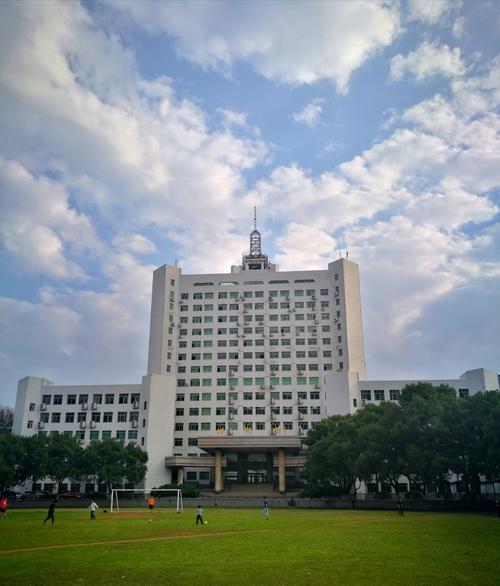 中南大学铁道学院(原长沙铁道学院)六十五年的历史沧桑,文化沉淀,建设
