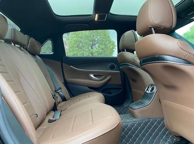 奔驰e300l内饰怎么用奔驰e300l内饰颜色