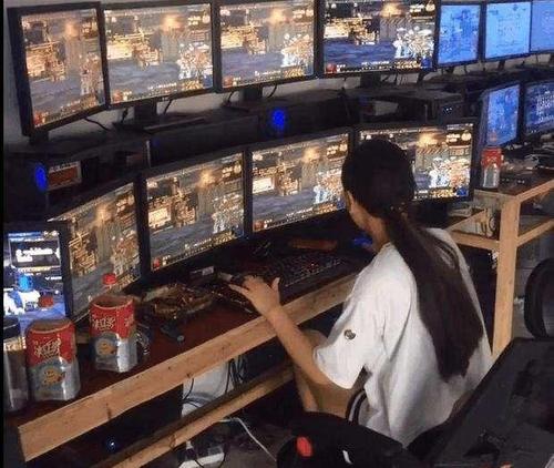 dnf是有多火?工作室全是妹子搬砖