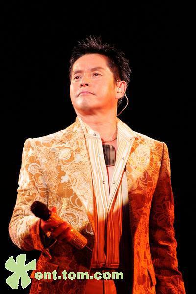 港台男明星图片库之谭咏麟图片壁纸054cb.jpg-明星大