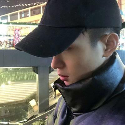 戴帽子头像男生