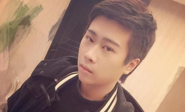 娱乐 滚动 > 斗鱼卢本伟最新消息个人资料背景照片