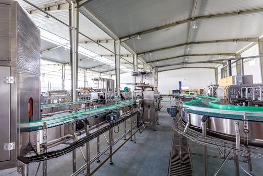 食品工业加速技术革新自动化流水线下生产车间焕然一新