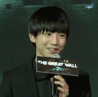 王俊凯采访虎牙阳光gif动图_动态图_表情包下载_soogif