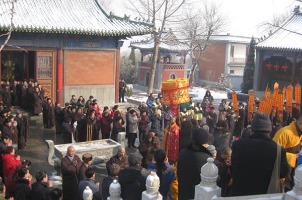 寺位于济南市章丘圣井镇危山,2002年一代大德元音老人门下李长吉老师