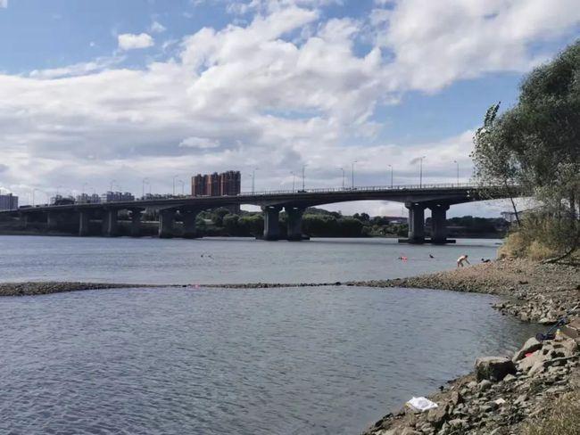 吉林市松花江边一道风景线男人天堂女人不敢看