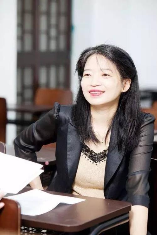 欧丽娟,台湾大学中国文学系教授,研究领域涉及唐诗,《红楼梦》,中国