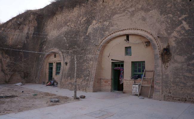 放着楼板房,瓦房不住,开挖土窑洞风潮再起,农民的无奈谁知道?