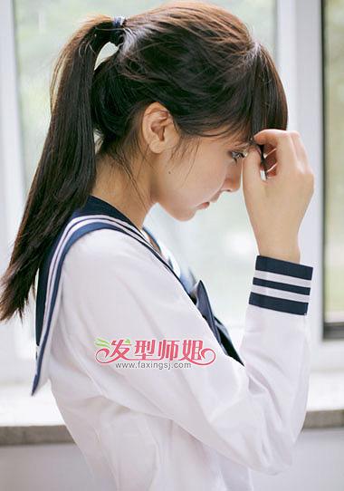 学生简单直发扎头发发型步骤蓬松的发型怎么弄2