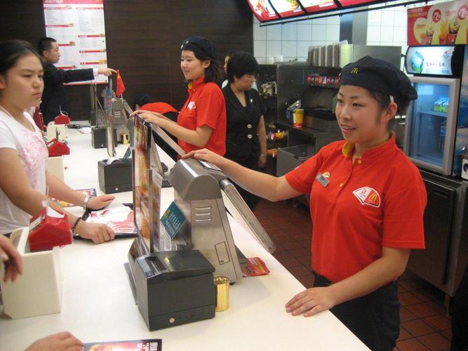 麦当劳的工作人员的工作餐是怎样的? 网友: 伙食比工资还值钱
